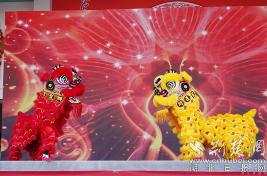 舞獅表演《金獅送?！?(2).jpg.jpg