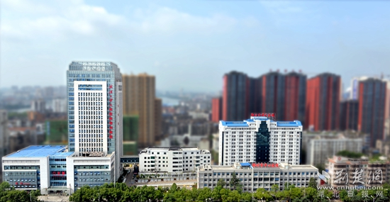 2016年1月，新門急診、外科大樓實現(xiàn)整體搬遷.jpg