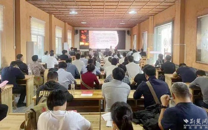 寧波、黃岡兩地人才交流現(xiàn)場。.webp.jpg.jpg